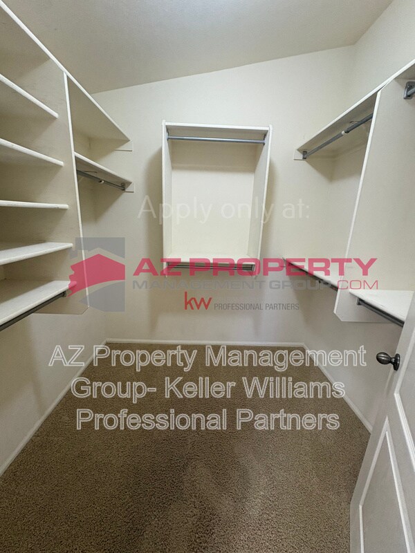 Building Photo - 15745 W Latham St