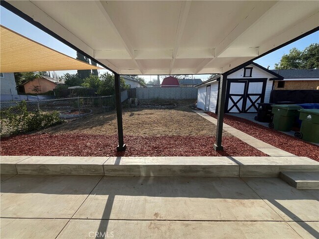 Building Photo - 10322 Plainview Ave