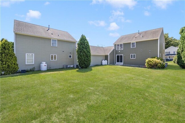 Building Photo - 18 Vanderbilt Ln