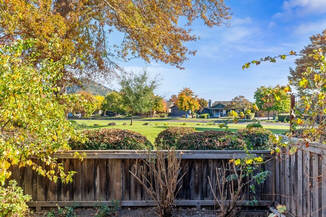 Building Photo - Gorgeous Furnished 2-Bed, 2-Bath Townhouse...