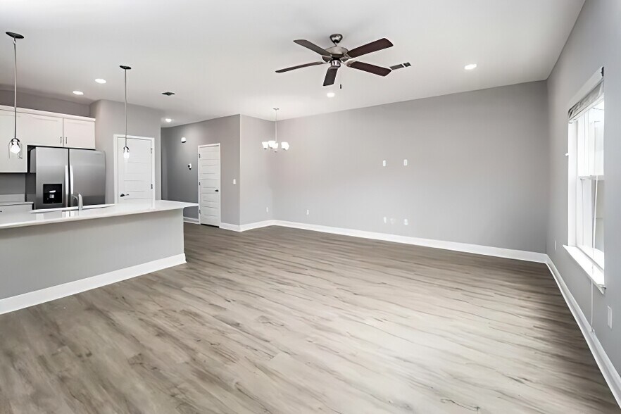 Building Photo - 319 Carmel Dr