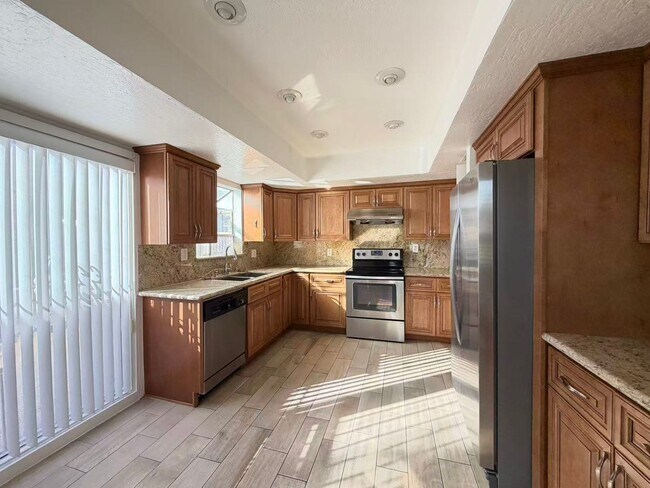 Building Photo - 3174 Bel Air Dr