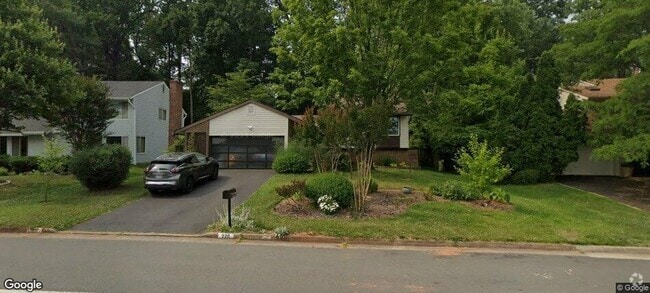 Building Photo - 220 Sugarland Run Dr