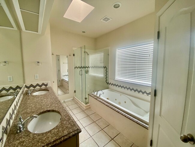 Building Photo - 3328 Green Ridge Ct