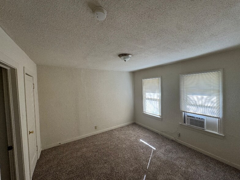 Building Photo - 300 Delmar Ct