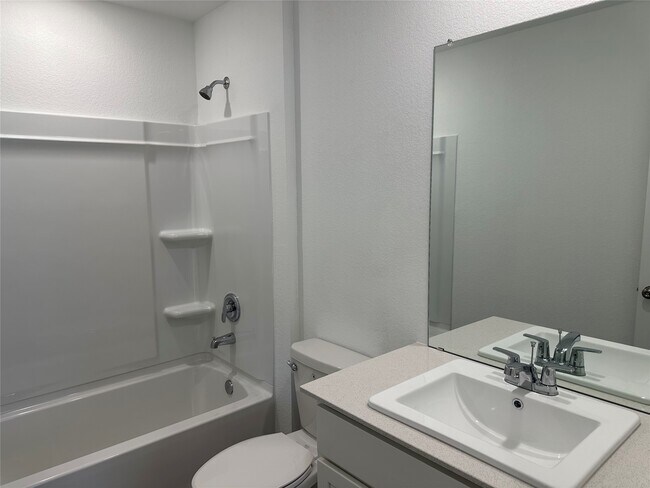 Building Photo - 15131 Willowater Dr