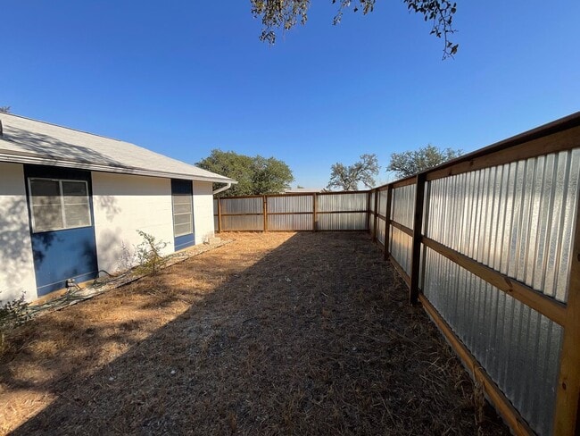 Building Photo - Available Now- 2 Bedroom 1 Bath in Granite...