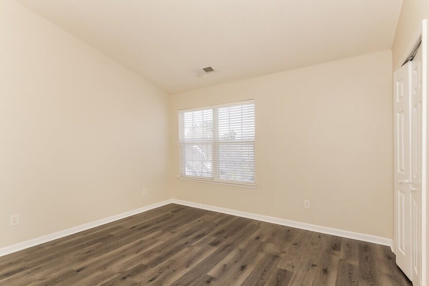 Building Photo - 17113 Greenlawn Hills Ct