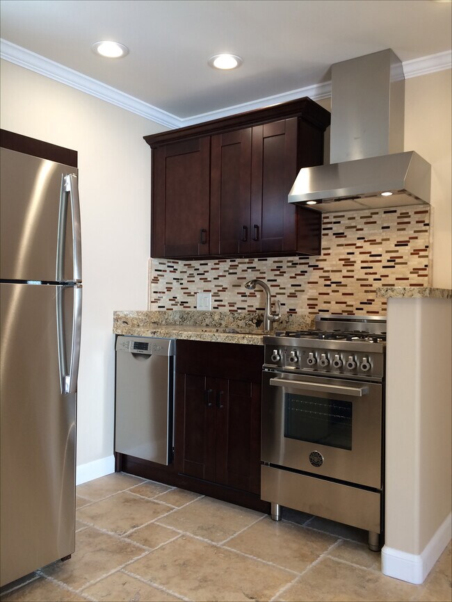 Unit F - 1105 N Milpas St