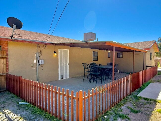 Building Photo - 13373 Greendale