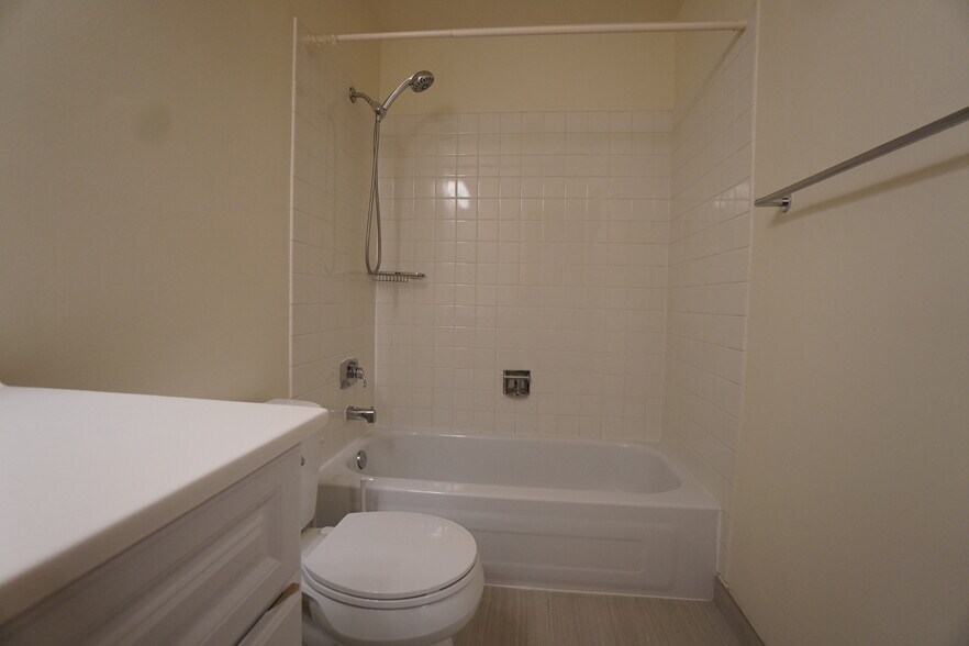 Building Photo - 6237 Trinity Dr