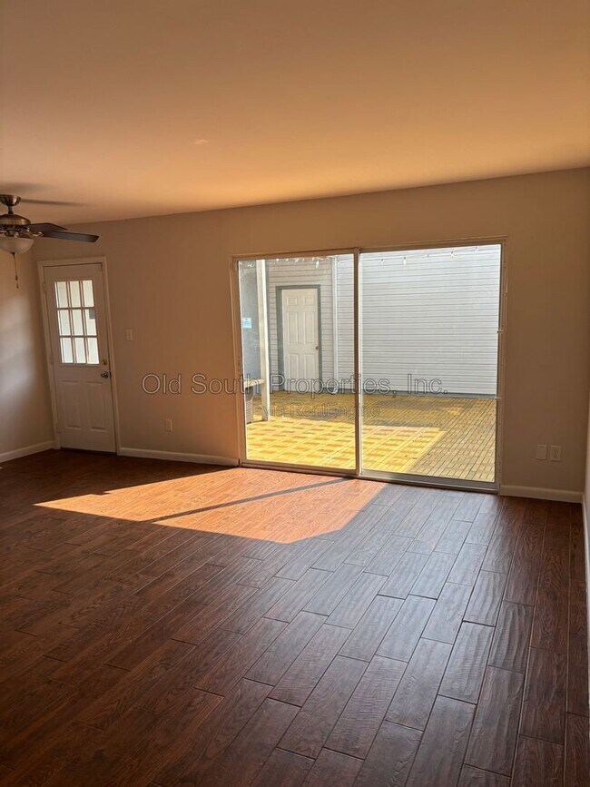 Building Photo - 8410 Williamsburg Cir