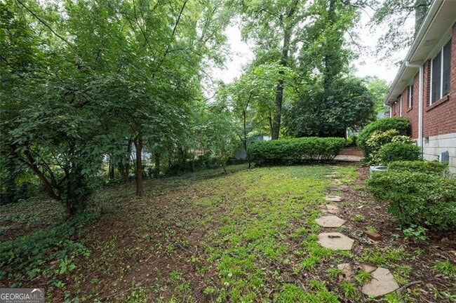 Building Photo - 2293 Vistamont Dr
