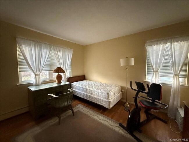 Building Photo - 15 Sherry Ln