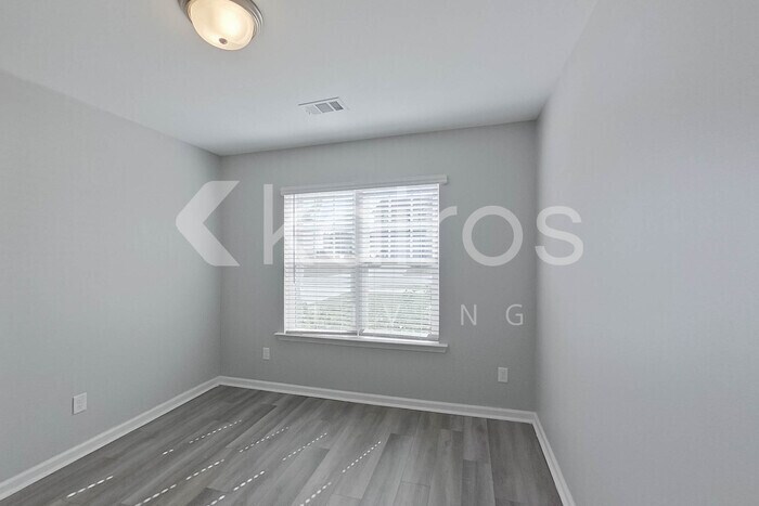 Building Photo - 102 Colonial Wy