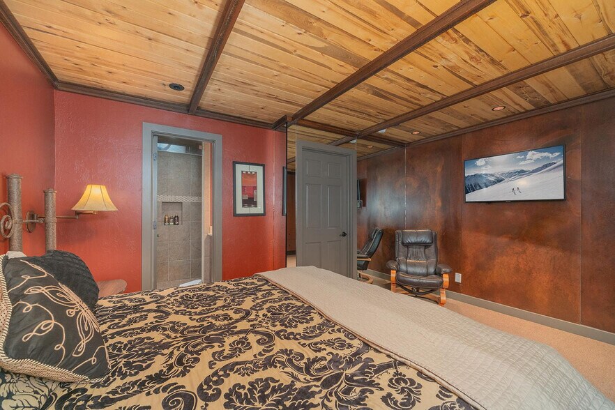 Building Photo - 747 W Pacific Ave