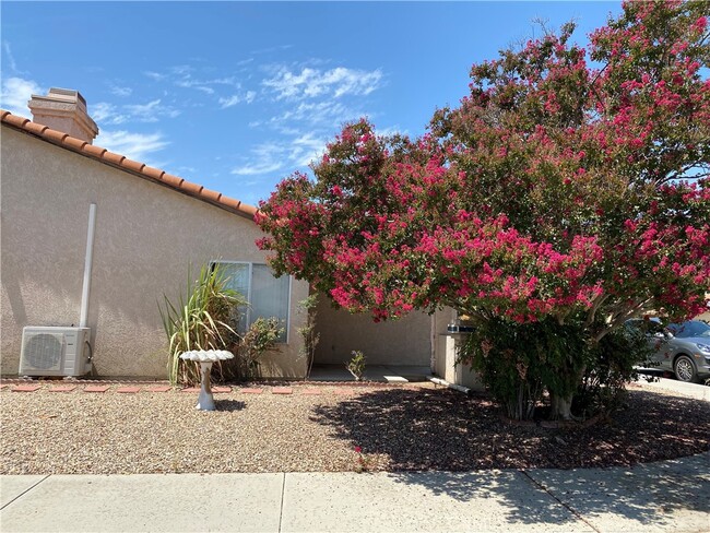 Building Photo - 1056 Sombra Way