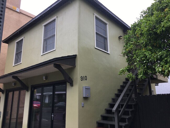 Building Photo - 4054