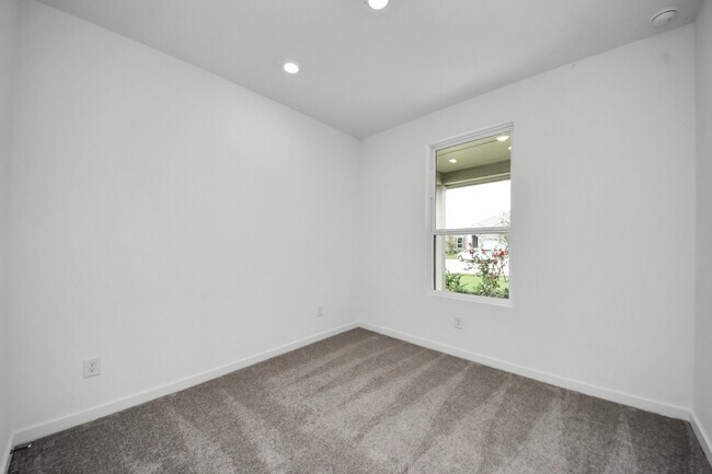 Building Photo - 28910 Rustic Robin Ln