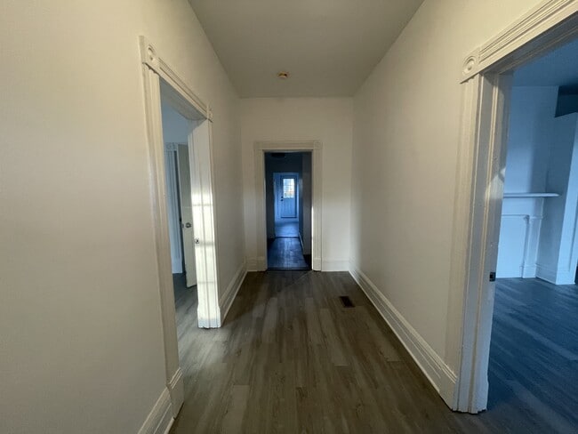 Building Photo - 852 Brook St