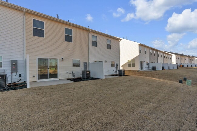 Building Photo - Brand-New 3BR/2.5BA Townhome with Garage in Greer $1725/mo rent***