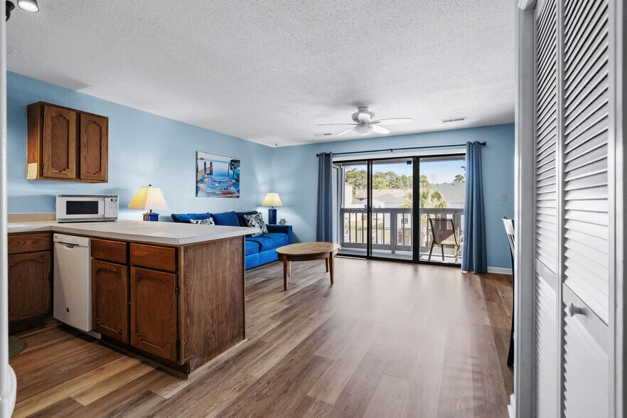 Building Photo - 11 Colony Dr