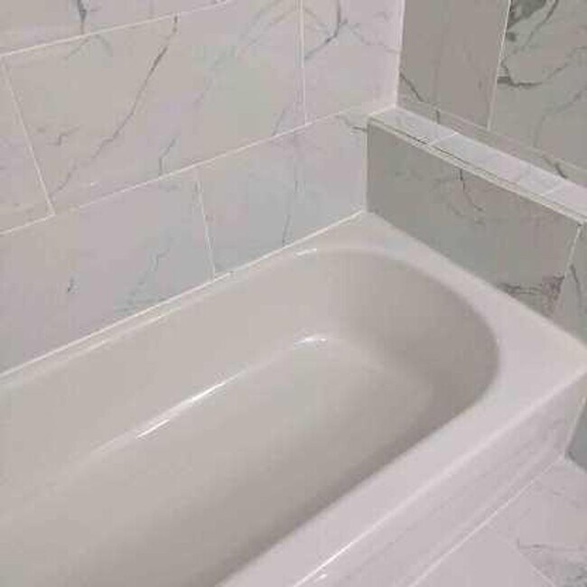 Building Photo - Brick Home 3 bed 2 bath