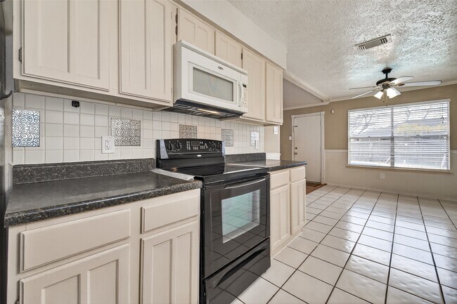 Building Photo - 6630 Harpers Dr