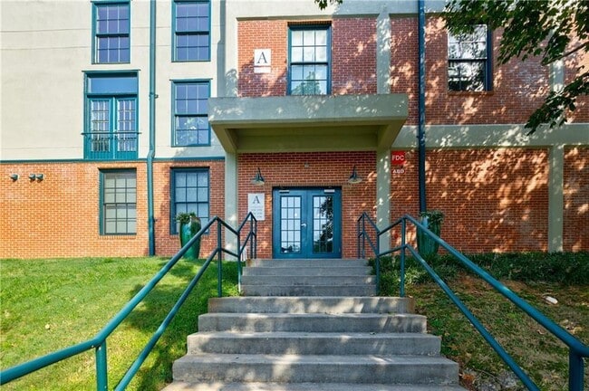 Primary Photo - 1755 Liberty Ln