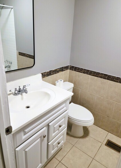 Building Photo - 11 Quail Ct NW