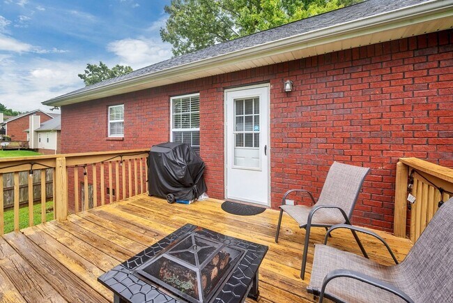 Building Photo - 2029 Sunday Silence Dr