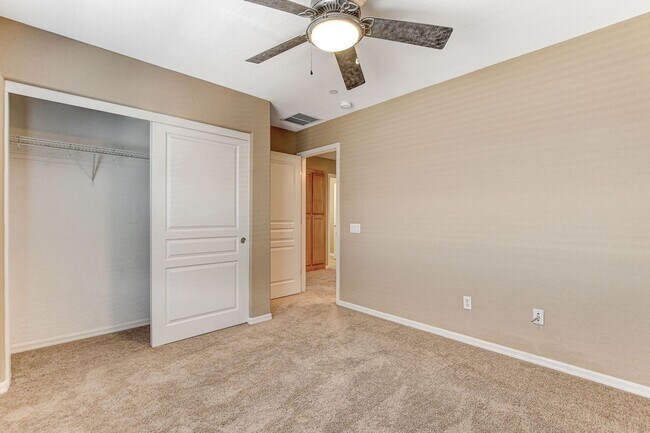 Building Photo - Gorgeous 4 bedroom near Aliante!