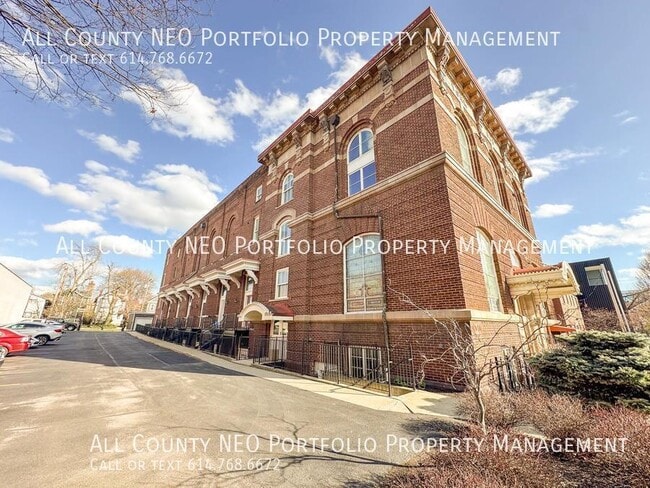 Building Photo - 1276 N High St