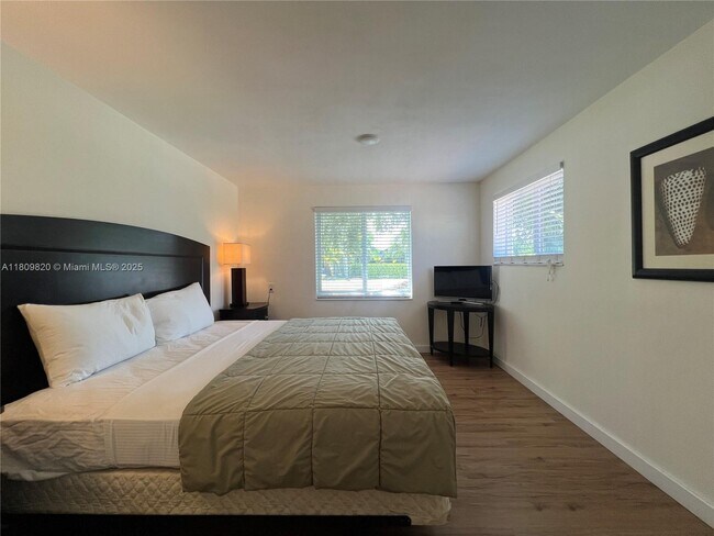 Building Photo - 500 S Riverside Dr