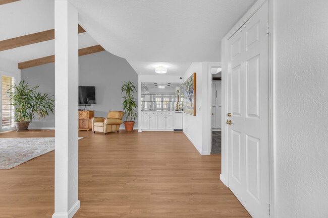 Building Photo - 17 Lugo Dr