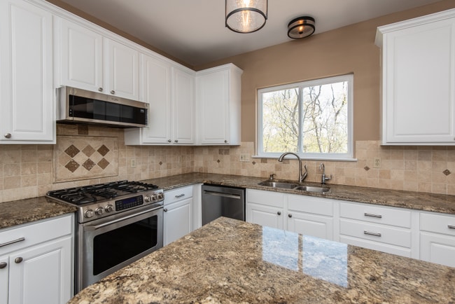 Building Photo - 720 Vista Hills Ct