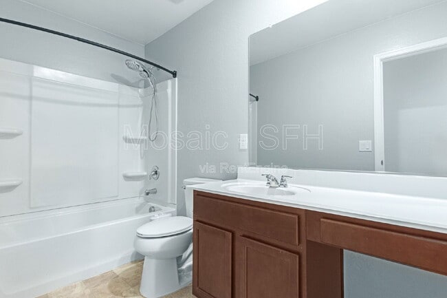 Building Photo - 1517 E Saint Catherine Ave