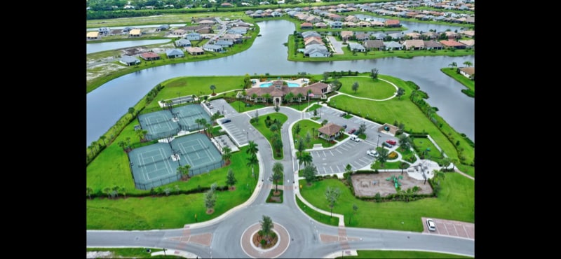 Building Photo - 823 SE Villandry Way