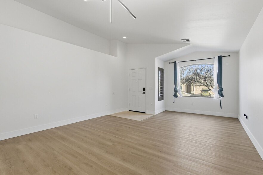 Building Photo - 114 S Beyerville Pl