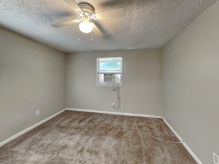 Building Photo - 1301 Sandy Ln