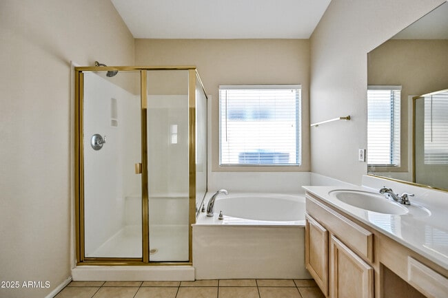 Building Photo - 9021 W Escuda Dr