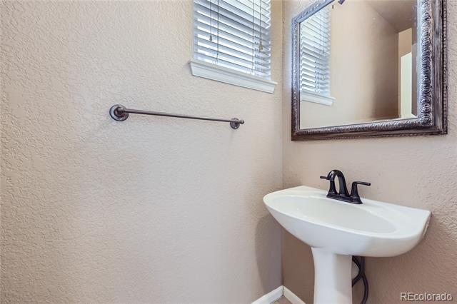 Building Photo - 5960 Jaguar Way