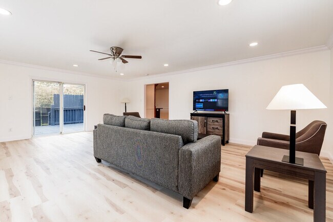 Building Photo - 35 Alpha Dr