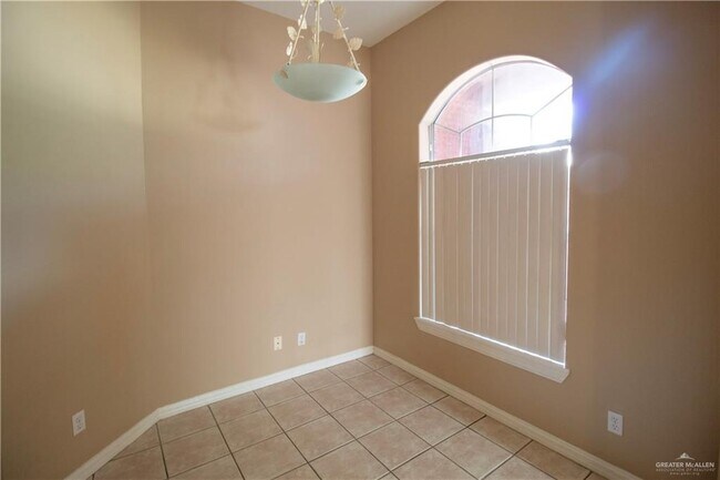 Building Photo - 11 Fawn Cir