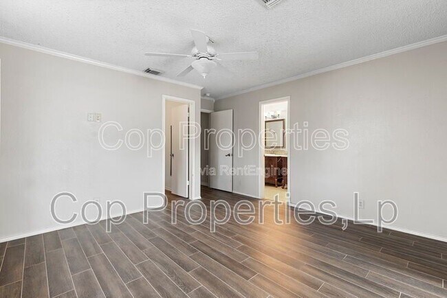 Building Photo - 6414 Maverick Oak Dr