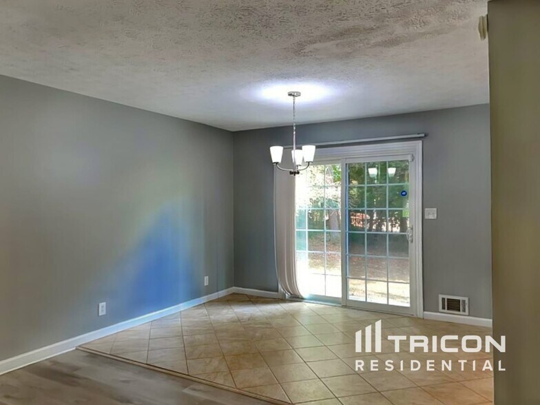 Building Photo - 155 Rock Garden Terrace N W