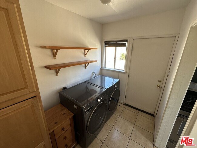 Building Photo - 4001 Chevy Chase Dr