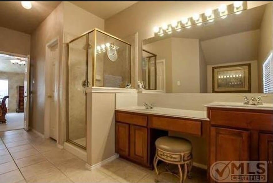 Building Photo - 8864 Kennsington St