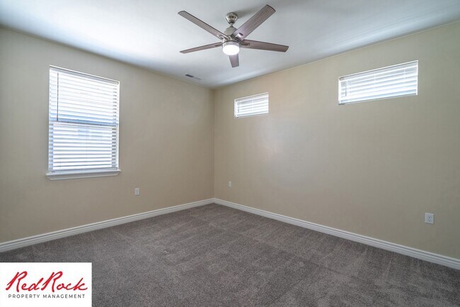 Building Photo - Stunning 4 Bedroom Home. Dog friendly!