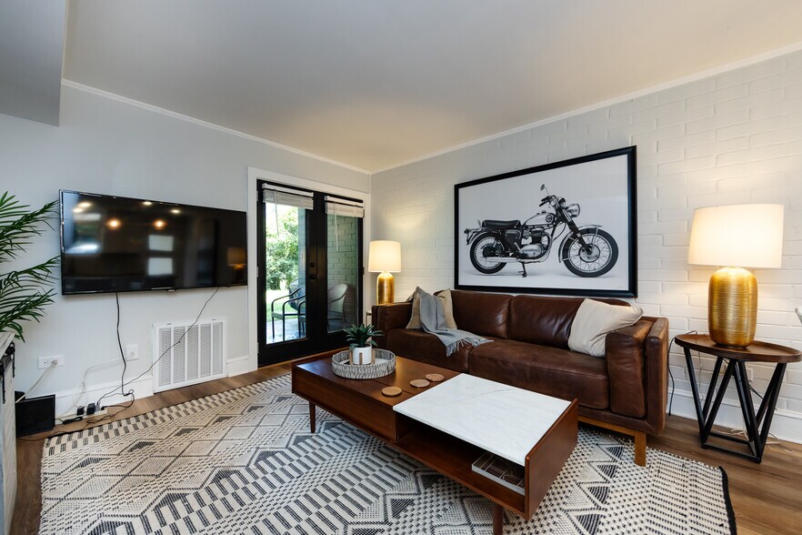 Building Photo - Plaza Midwood Apartments